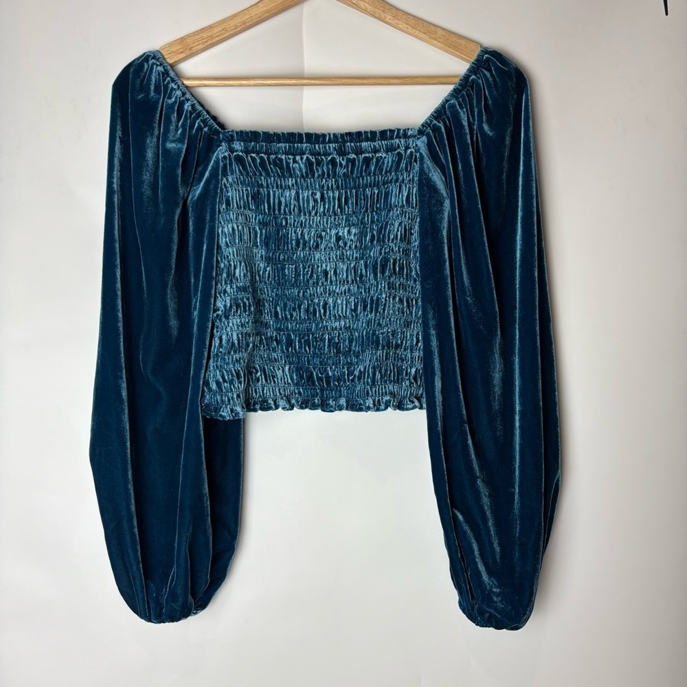 By Anthropologie Blue Velvet Smocked Puff Sleeve Crop Top - Picture 2 of 6